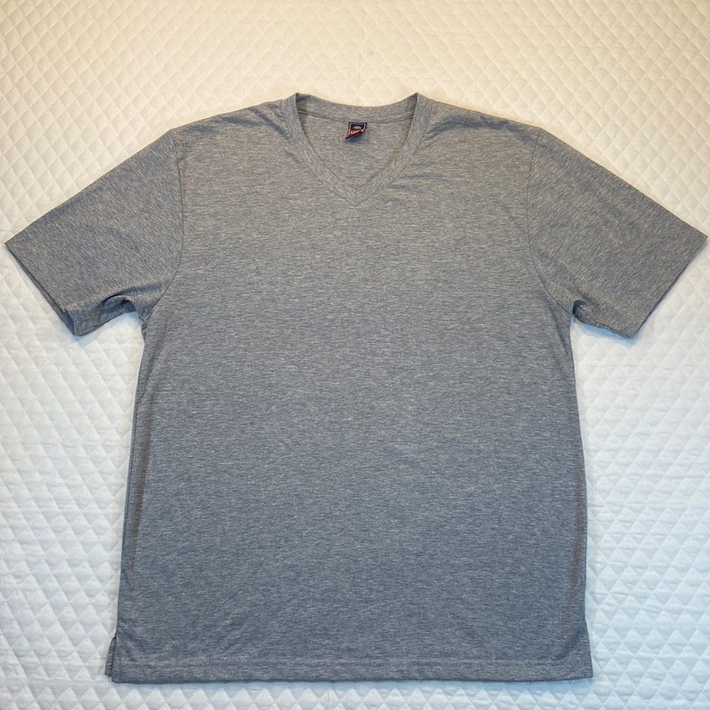 AERO V NECK Heather Gray NWOT       T Shirt. X-Large.